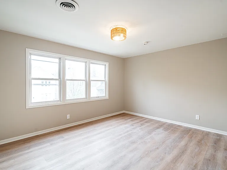 305 E Clarence St #A — Photo 6