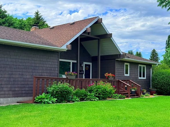 1125 Morgan Pl SE, East Grand Forks, MN 56721
