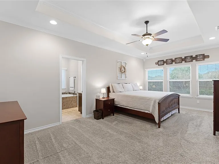 6018 Adrian Dr — Photo 4