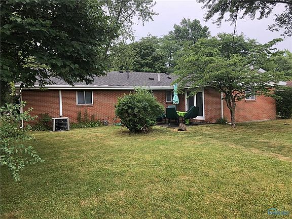 2nd image of 404 John St