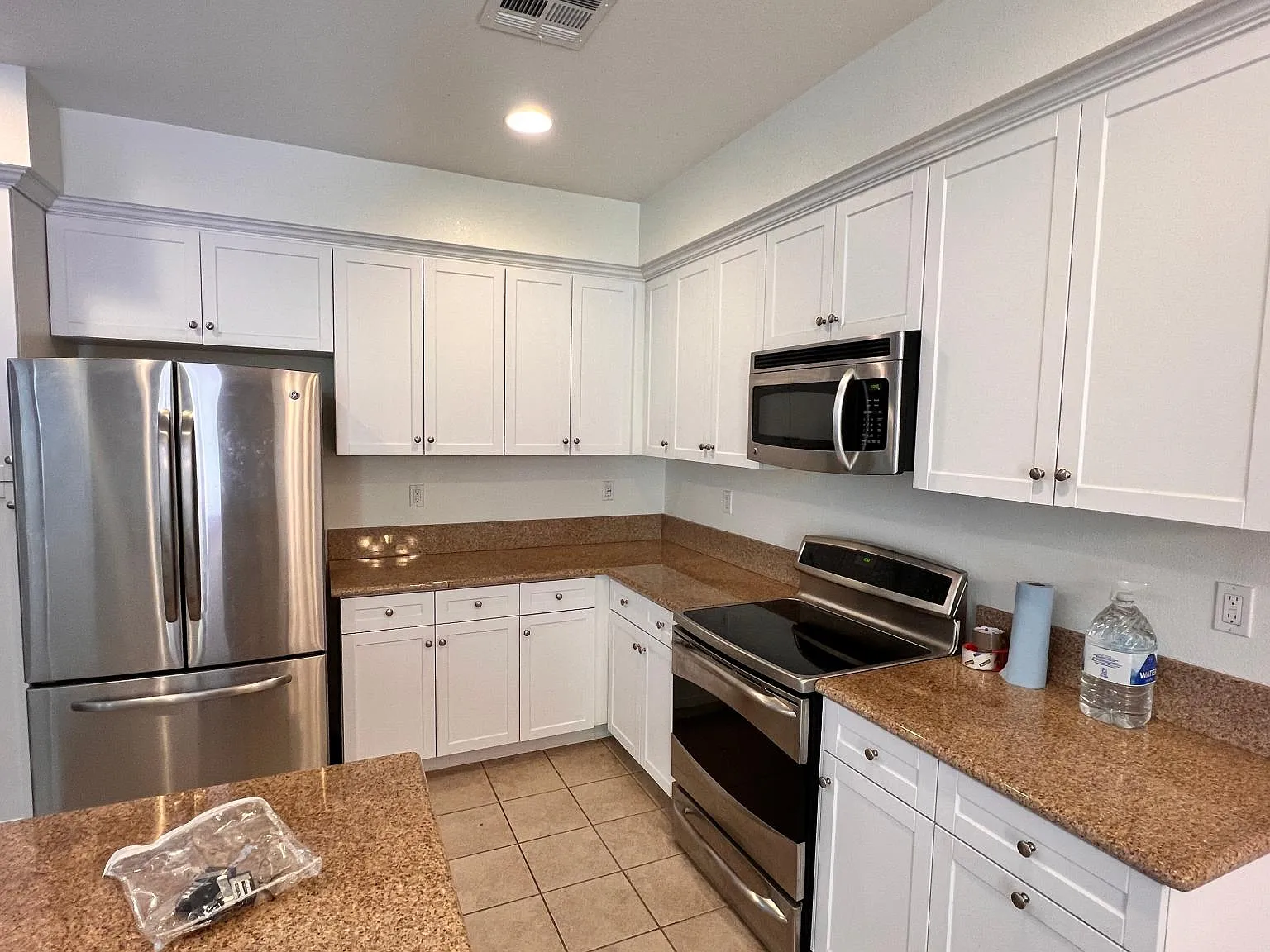 3 bed, 2.5 bath, 1650 sqft, $4,000 — Photo 4