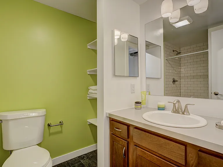 Sterling Boulder Apartments - Student Living — Photo 7