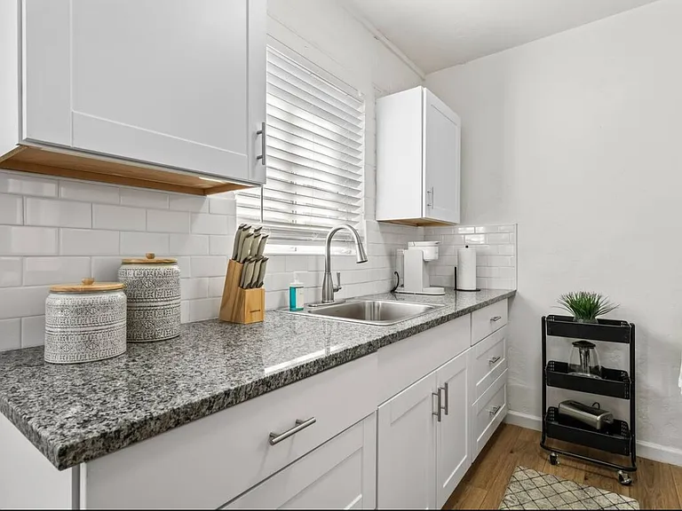 1627 N Bryant Ave #D — Photo 9