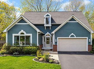 461 Alexander Dr, Commerce Township, MI 48390