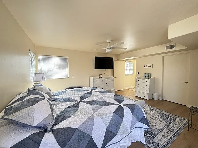 819 Avalon Ct #B — Photo 25
