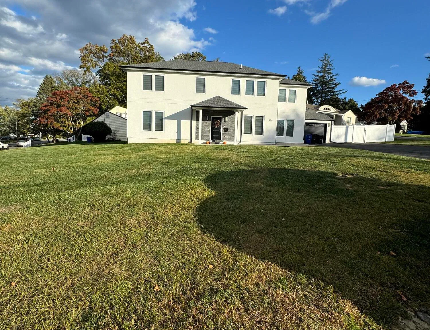 6 bed, 2702 sqft, $4,900 — Photo 2