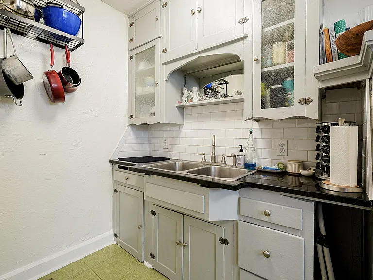 308 NW 24th St #B — Photo 23