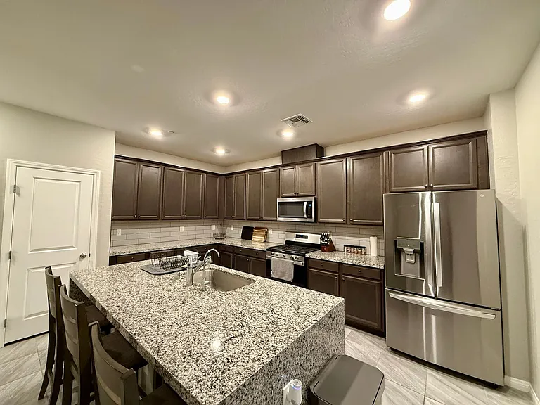 491 Fairview Hills St — Photo 3