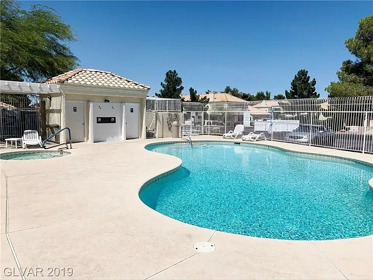 744 Anne Ln — Photo 5
