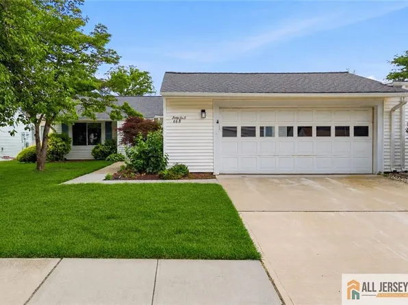 66 Essex Rd, Monroe Township, NJ 08831