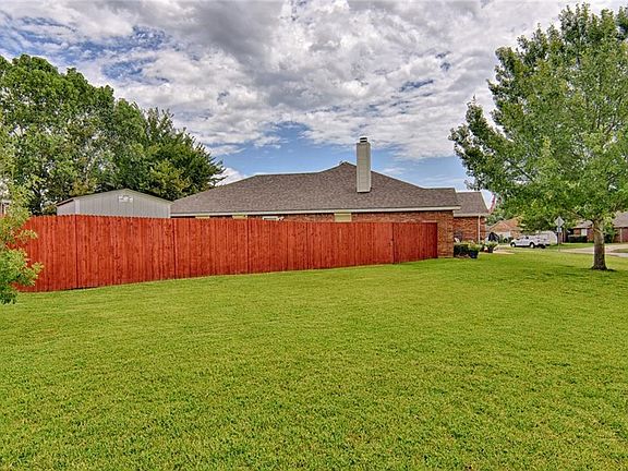 2nd image of 1006 Fern Dr