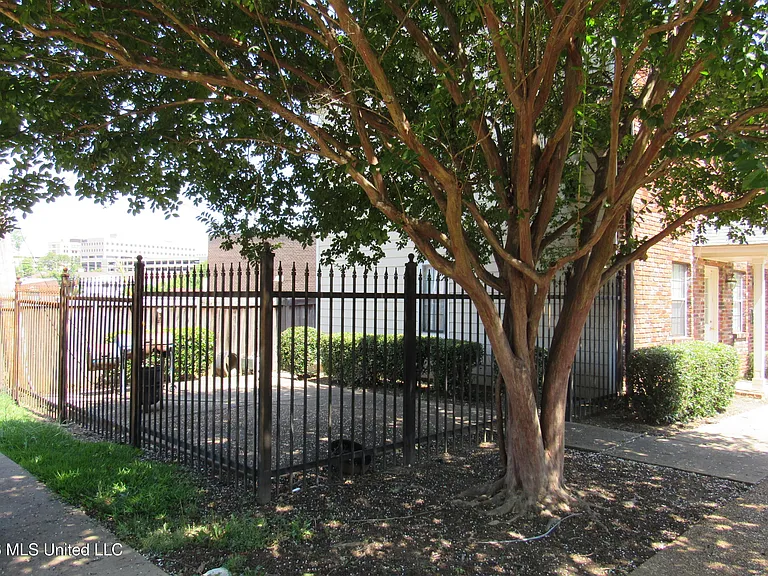931 E Fortification St — Photo 7