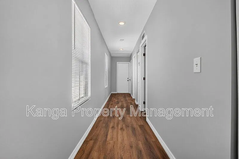 2 bed, 1.0 bath, $1,600 — Photo 3
