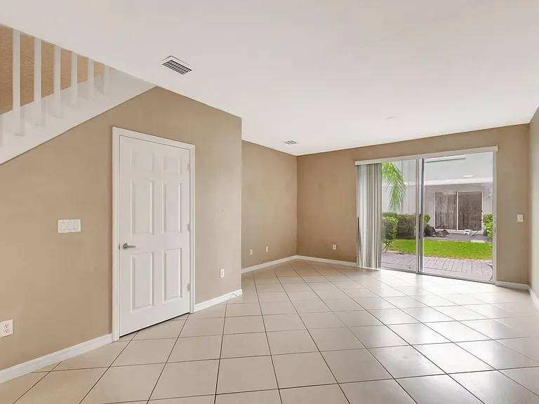 1912 Hibiscus Ln — Photo 15