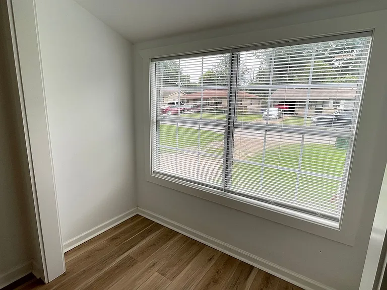 1033 Healy St — Photo 6