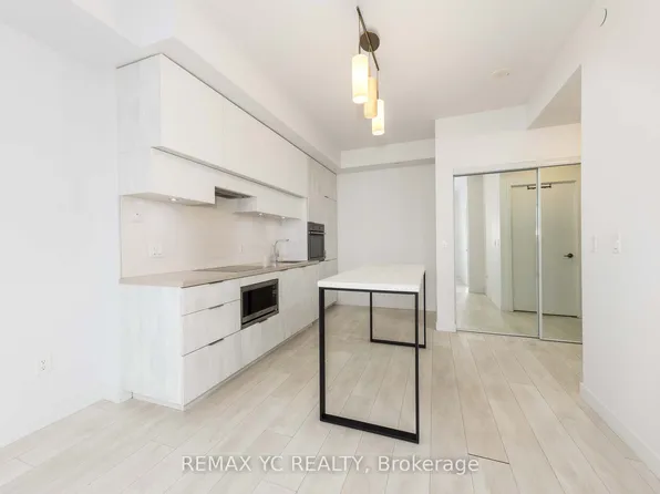 8 Eglinton Ave E #2206, Toronto, ON M4P 0C1