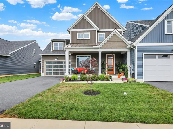 1402 Barrington Dr, Mount Joy, PA 17552