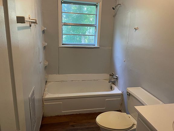 3rd image of 667 Blakemore St