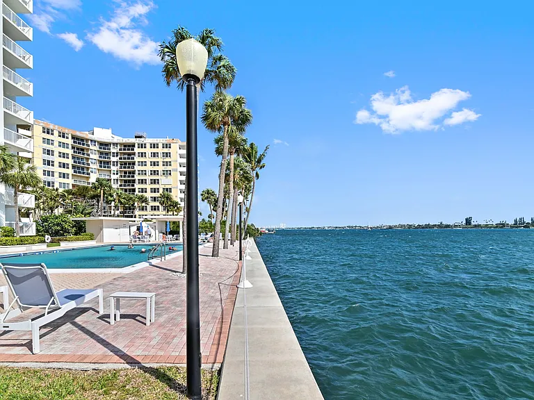 2600 N Flagler Dr #210 — Photo 24