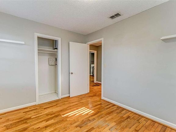 4th image of 1407 E 2nd Ave SE