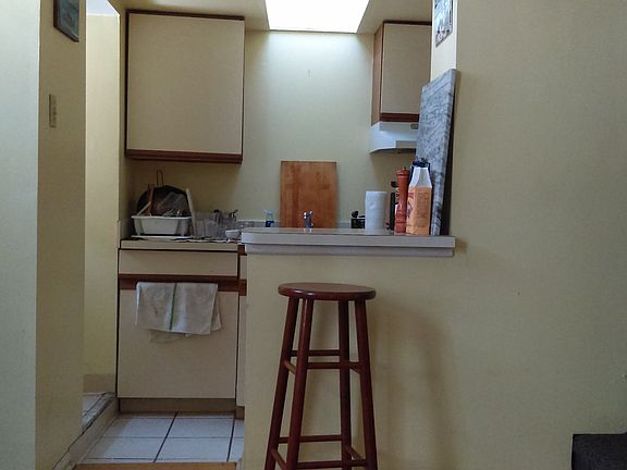 5th image of 801 S Sheridan St