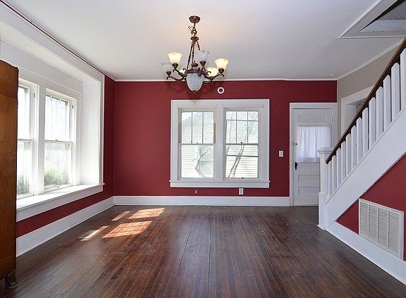 Vibrant colors in the formal dining room