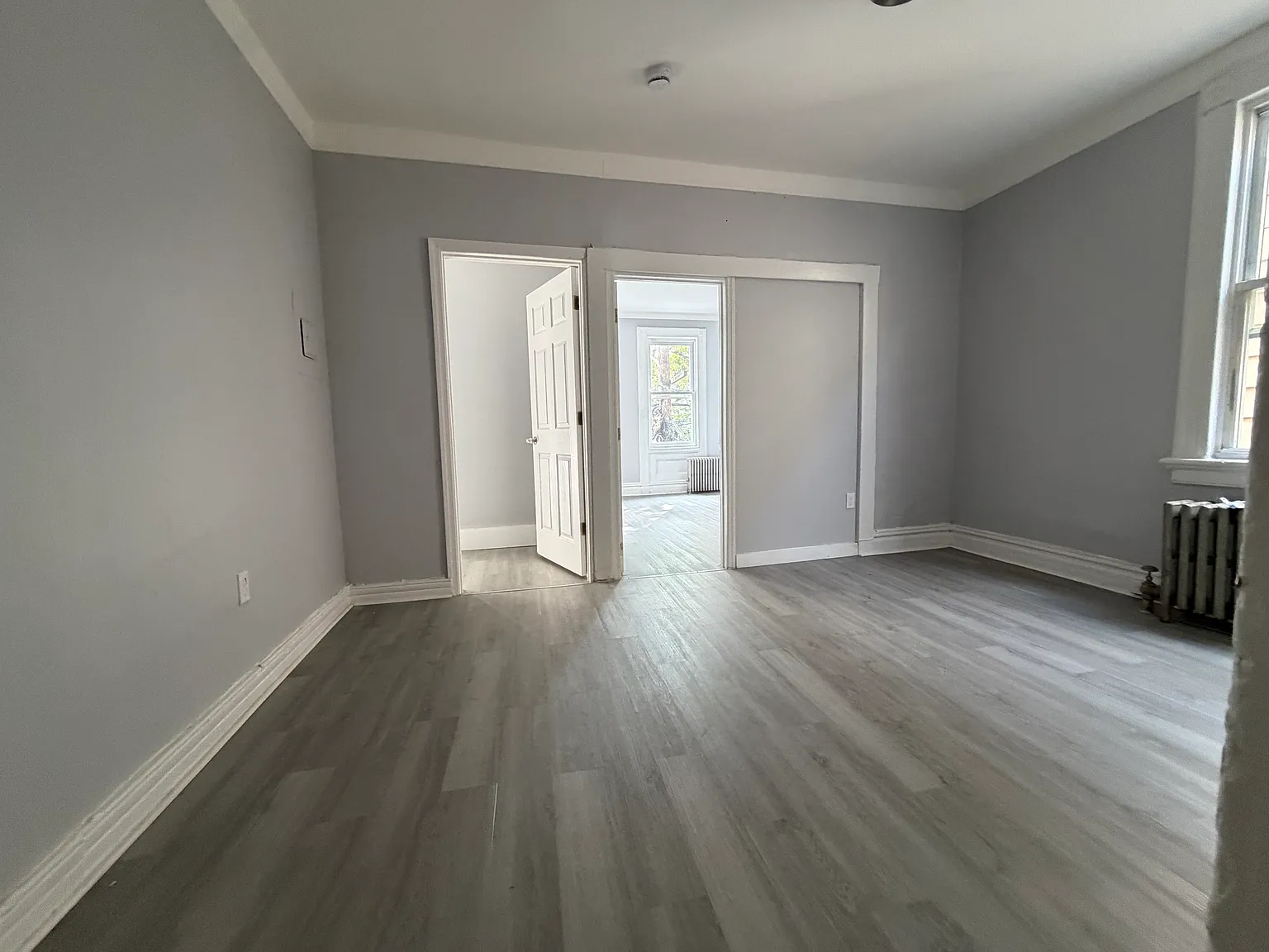 3 bed, 1000 sqft, $2,100 — Photo 3