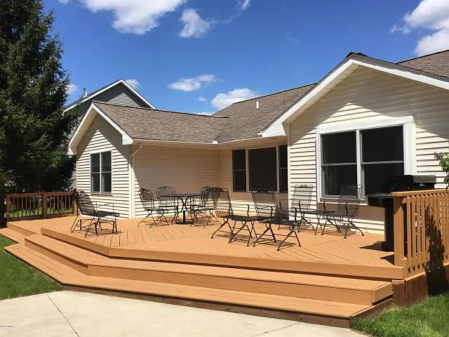 357 Goldenview Dr photo 1