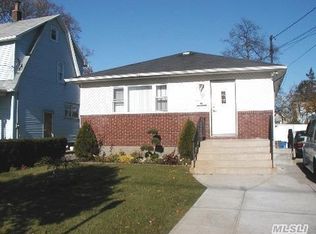 25 E Seaman Ave, Freeport, NY 11520