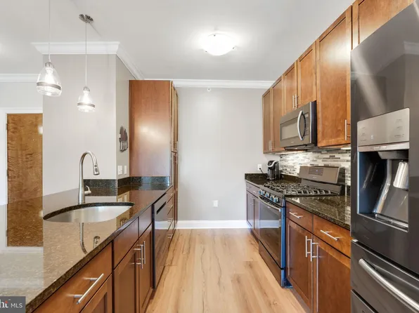 6301 Edsall Rd Unit 421, Alexandria, VA 22312