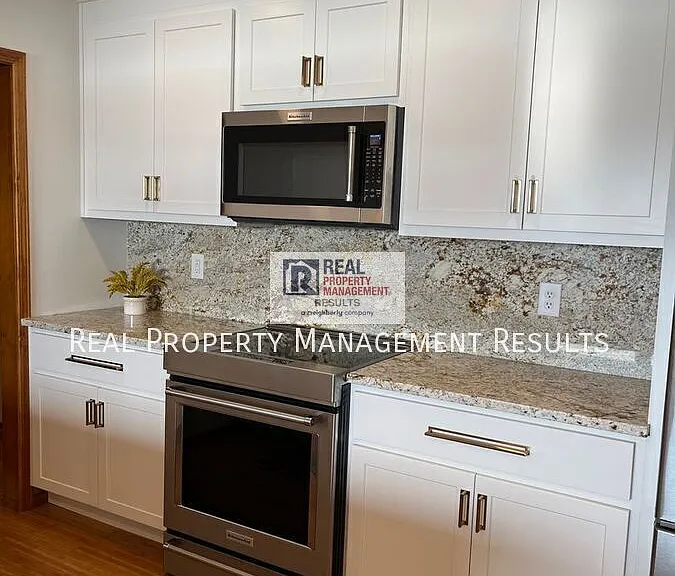 603 W Water St — Photo 8