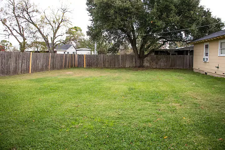 702 Broadmoor Dr — Photo 21