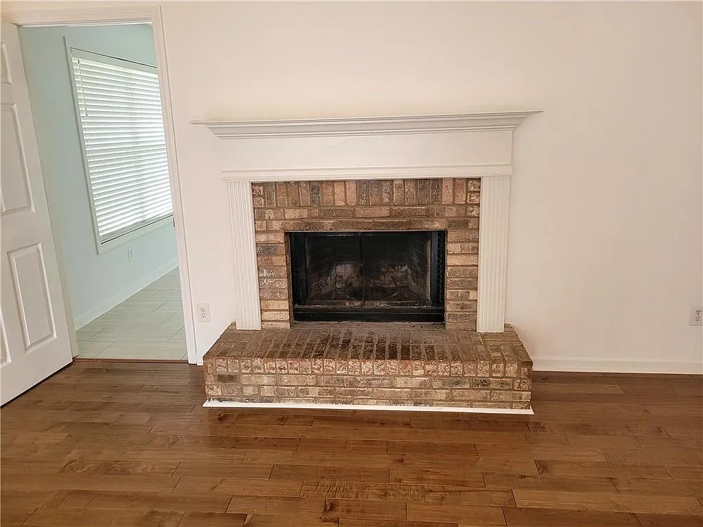 3 bed, 2.0 bath, 1742 sqft, $2,000 — Photo 4