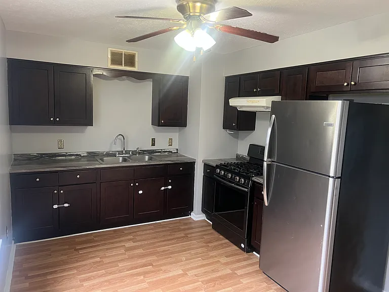 804 W Town Ct — Photo 10