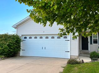 11 Lake Trail Rd, Bloomington, IL 61701