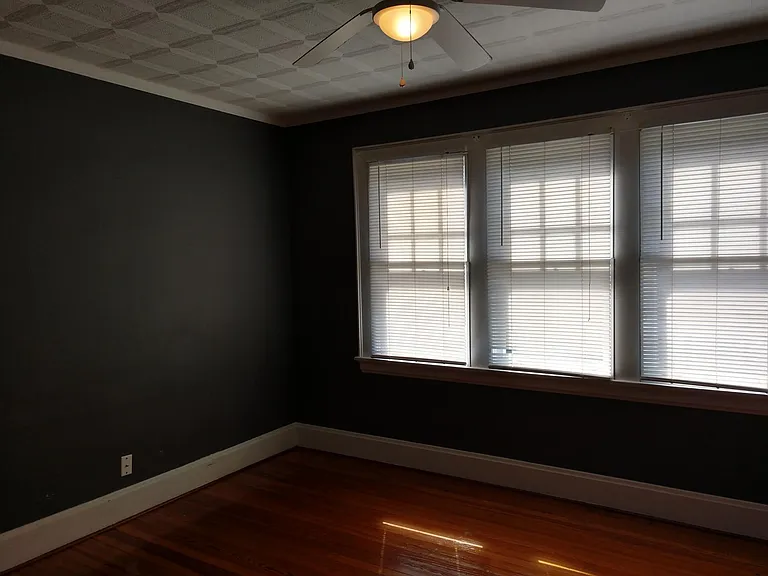 3538 Linwood Ave — Photo 5