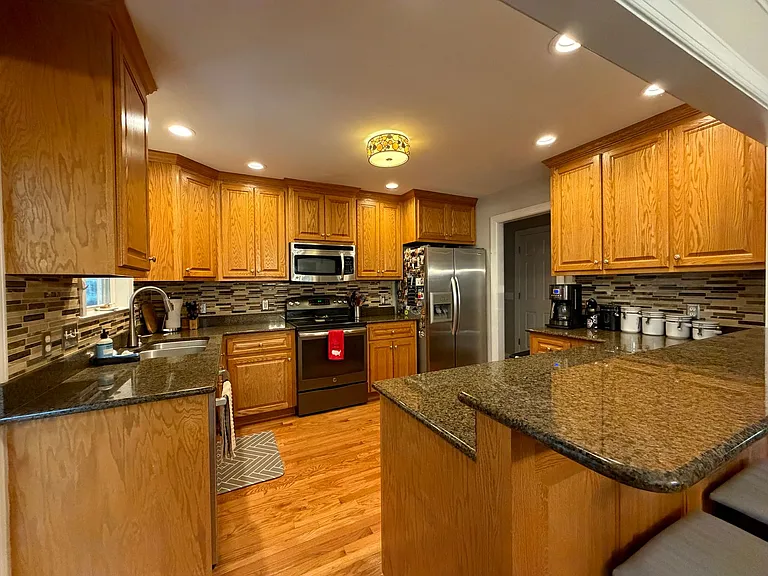 35 Woodbury Ln — Photo 11