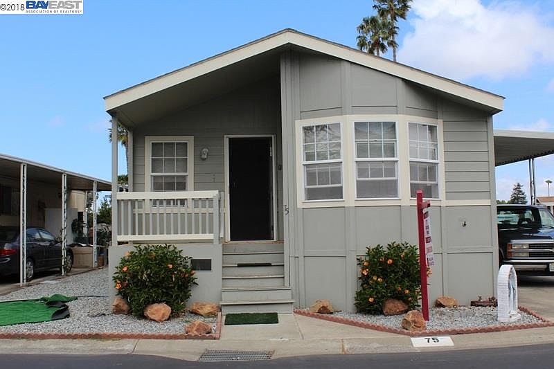 1st image of 75 Palm Dr
