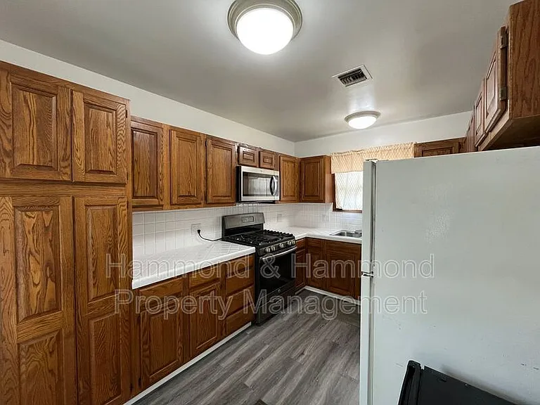 18003 Saticoy St — Photo 8