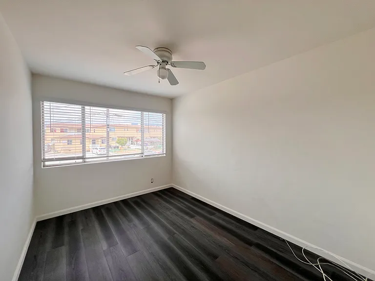 2223 Dunlop St — Photo 17