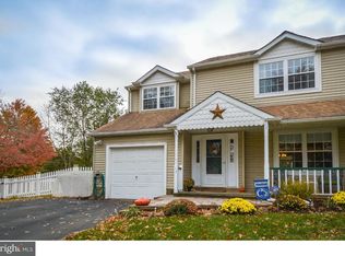 17 Tree Bark Ln, Holland, PA 18966