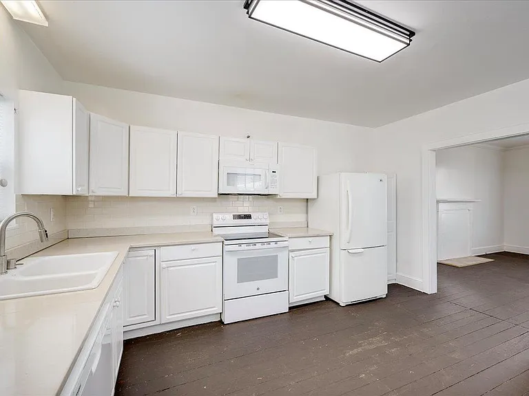 1606 Broad St — Photo 8