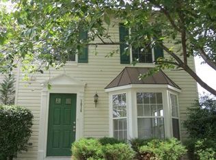 7014 Rogue Forest Ln, Gainesville, VA 20155