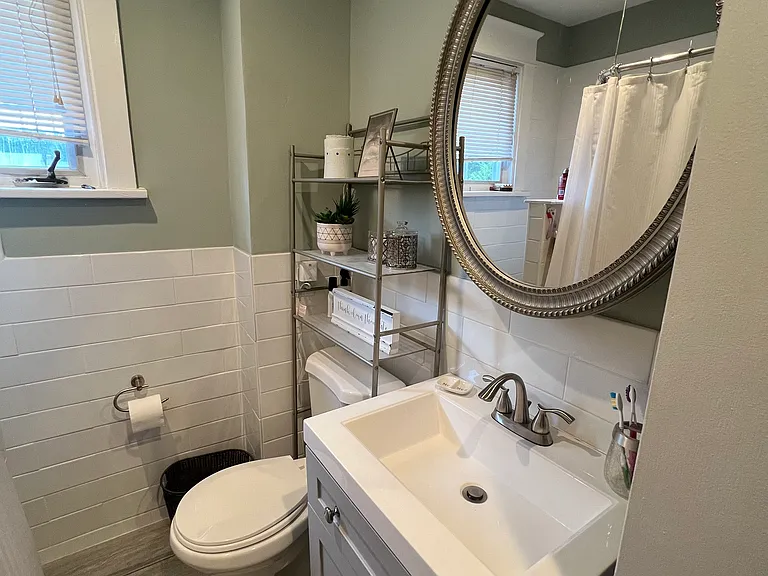 90 N Elmwood Ave #4 — Photo 9