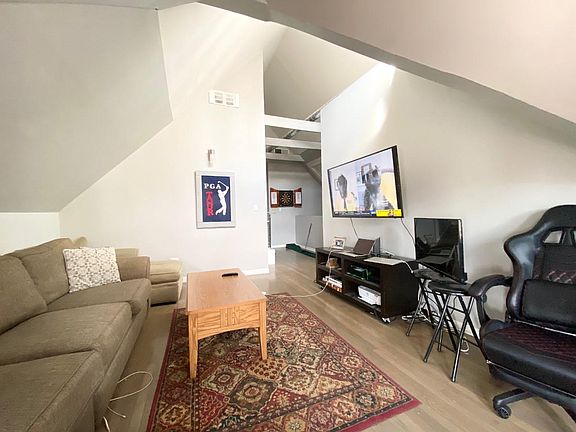 5th image of 1338 N La Salle Dr APT 4