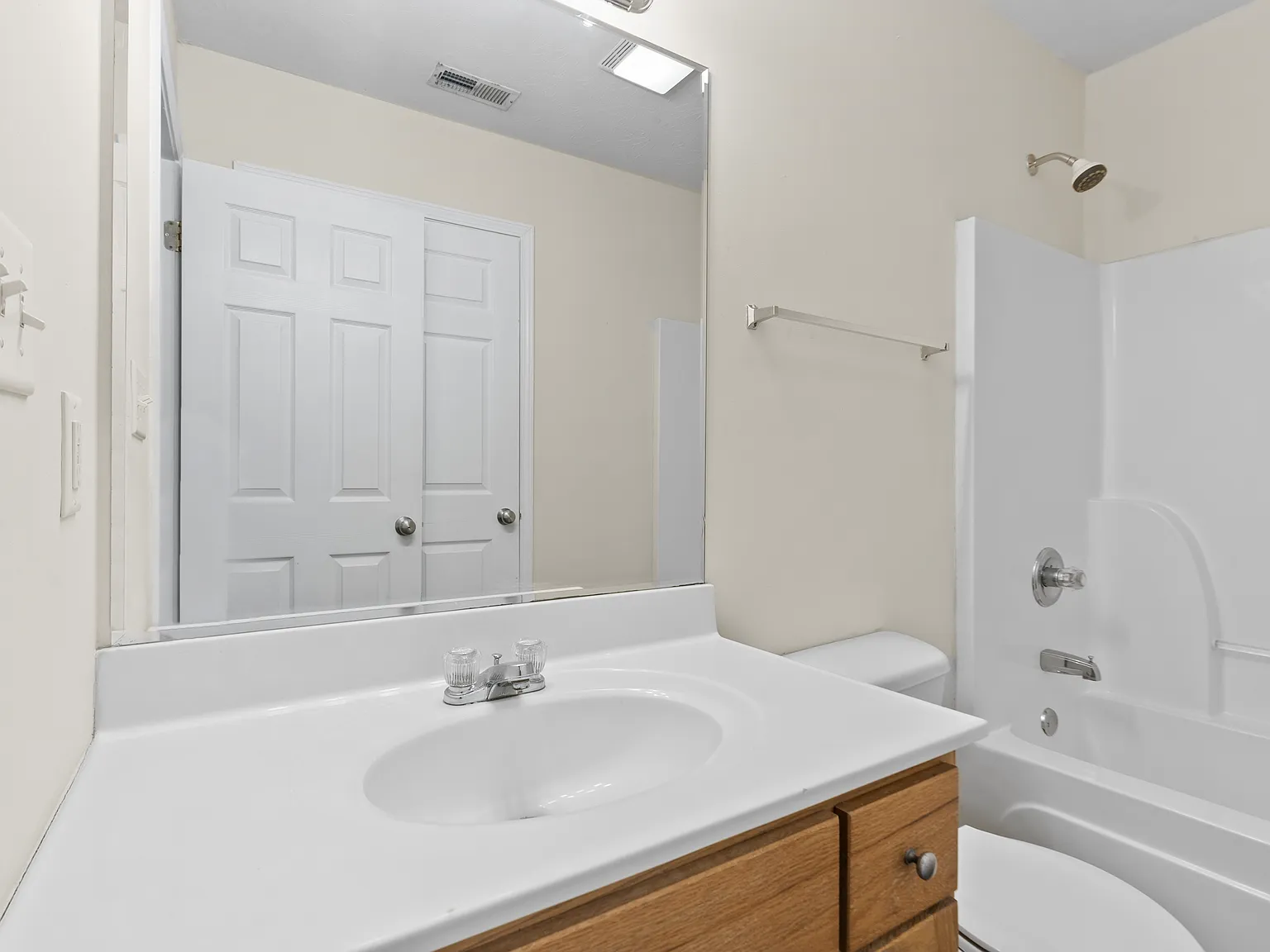 3 bed, $1,400 — Photo 2