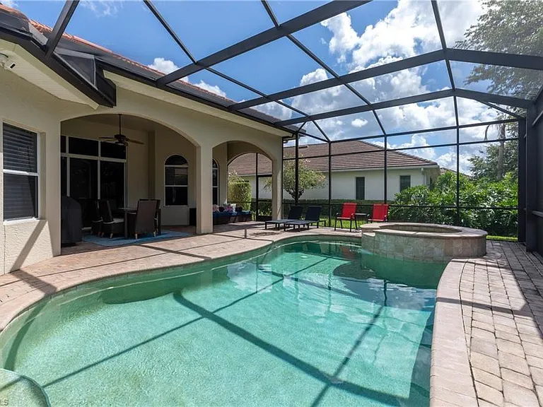 6968 Mauna Loa Ln — Photo 4
