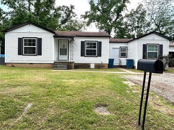 313 Kilgore Dr, Henderson, TX 75652