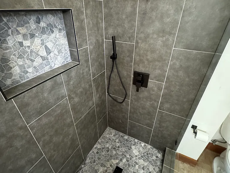 Newly renovated bathroom & tiles