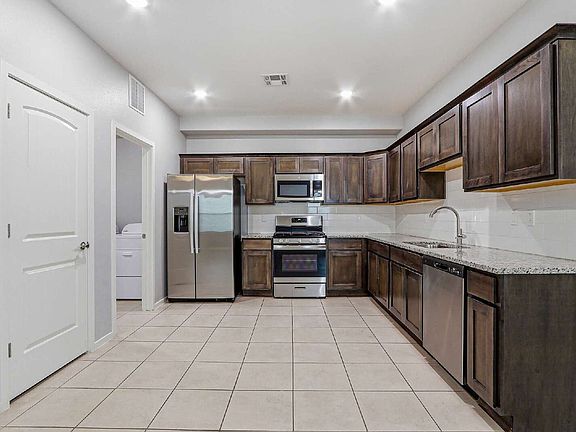 4th image of 11500 Summer Dr #B